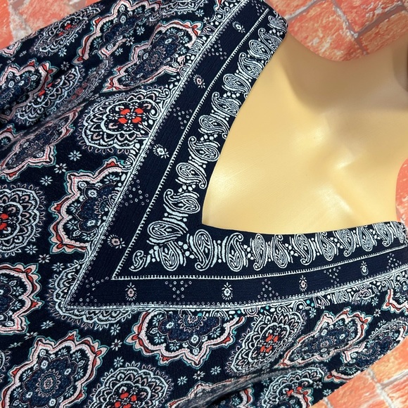 Gibson Latimer V-Neck Shift Dress - Picture 2 of 9